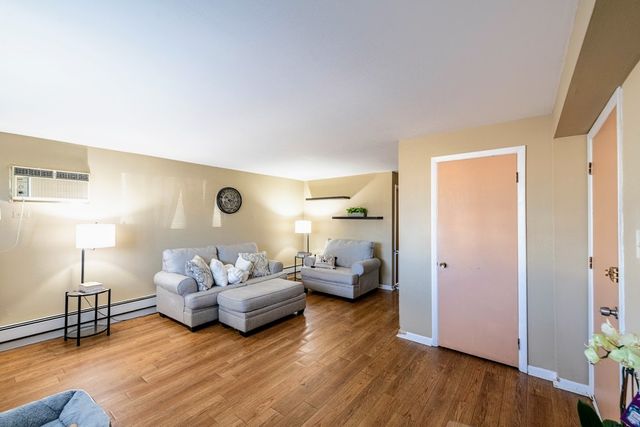 1617 N 35th Avenue, Melrose Park, IL 60160