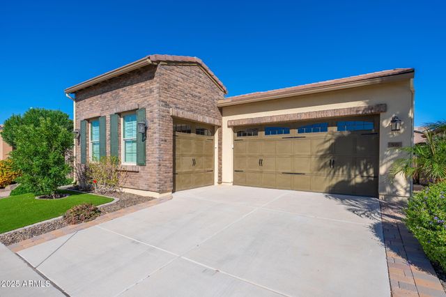 56 E CAMELLIA Way, Queen Creek, AZ 85140
