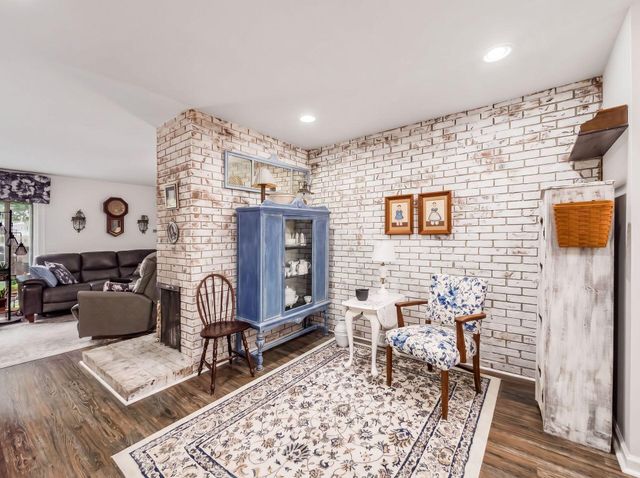 108 E Dublin Granville Road, O, Worthington, OH 43085