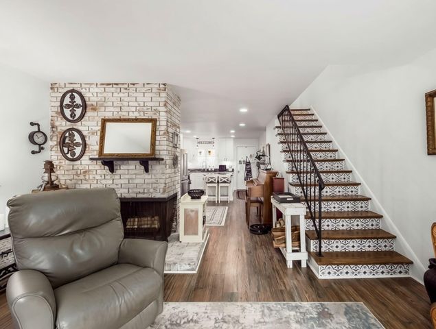 108 E Dublin Granville Road, O, Worthington, OH 43085