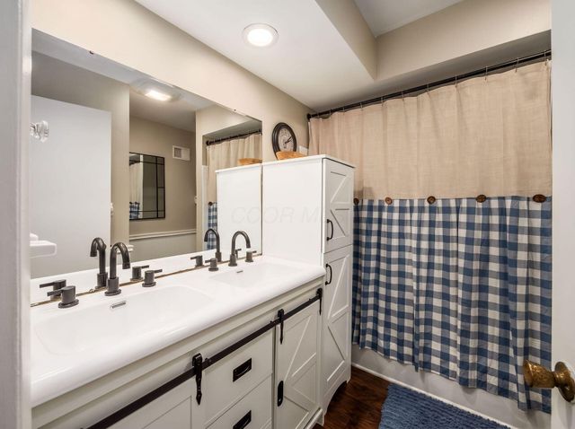 108 E Dublin Granville Road, O, Worthington, OH 43085