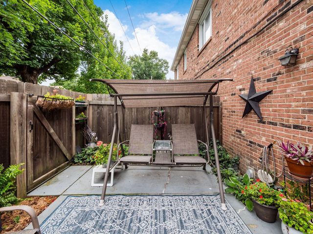 108 E Dublin Granville Road, O, Worthington, OH 43085