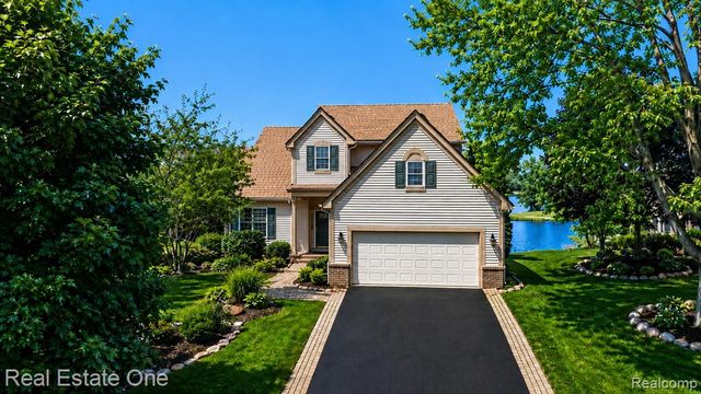 510 Boulder Lake Drive, Oxford, MI 48371