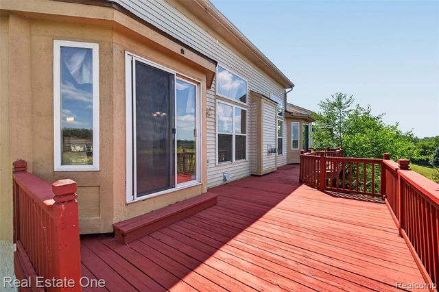 510 Boulder Lake Drive, Oxford, MI 48371