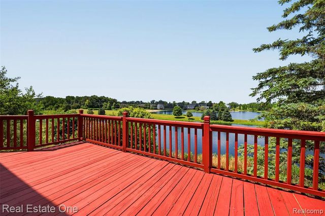510 Boulder Lake Drive, Oxford, MI 48371