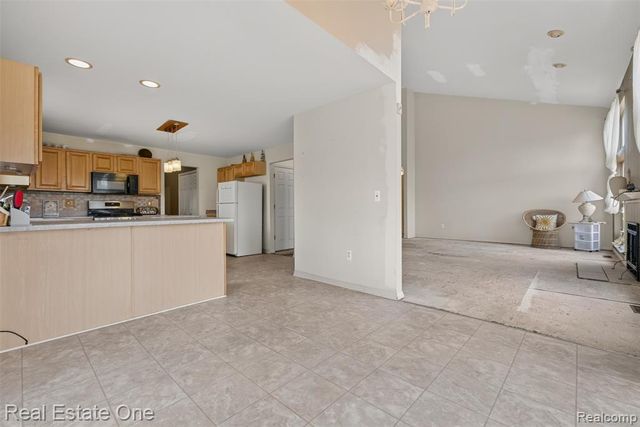 510 Boulder Lake Drive, Oxford, MI 48371