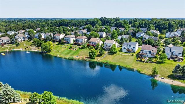 510 Boulder Lake Drive, Oxford, MI 48371