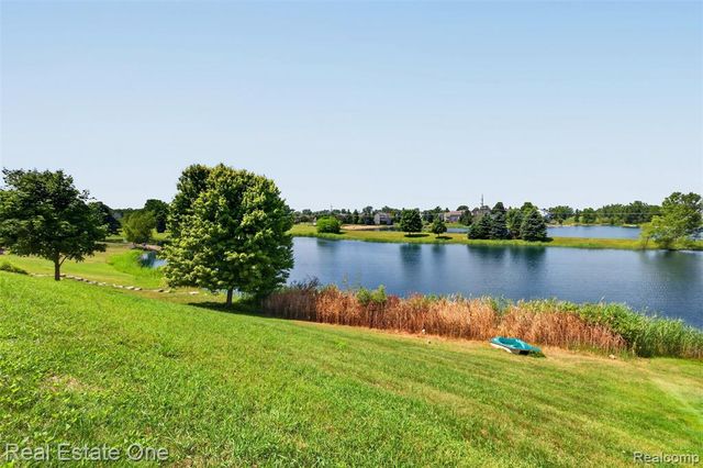 510 Boulder Lake Drive, Oxford, MI 48371