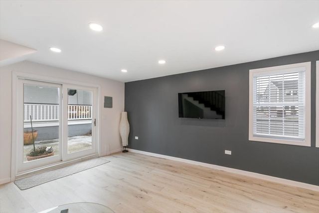 18 Sherman Pl, Woburn, MA 01801