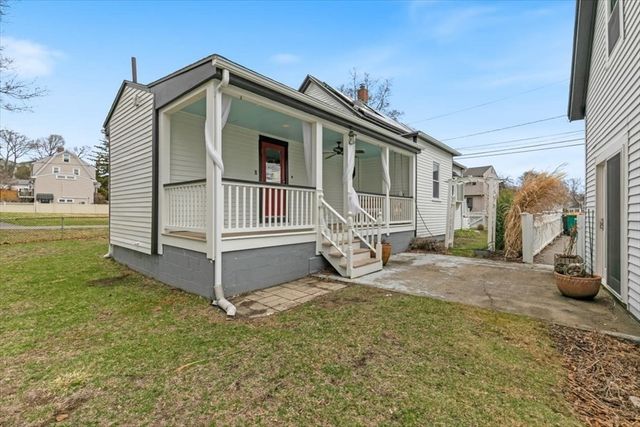 18 Sherman Pl, Woburn, MA 01801