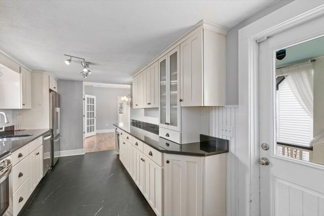 18 Sherman Pl, Woburn, MA 01801