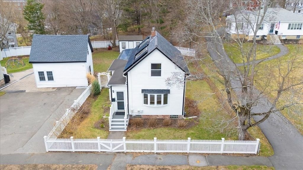 18 Sherman Pl, Woburn, MA 01801