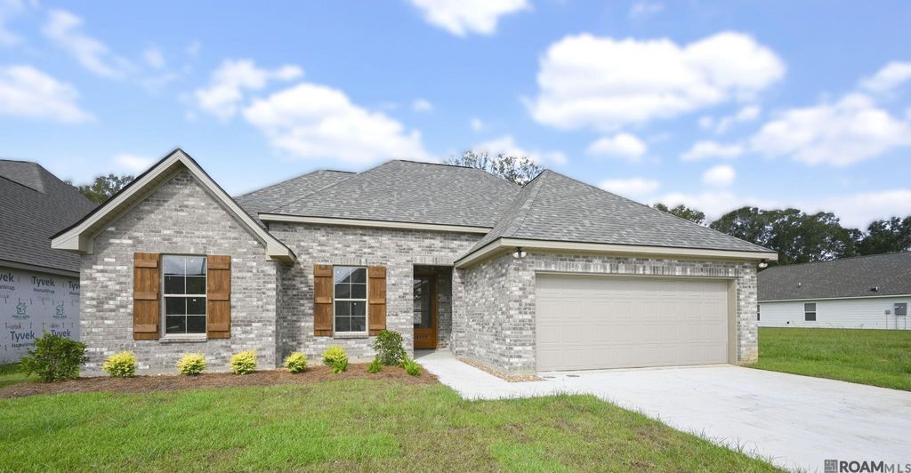 18755 Seabiscuit Ln, Zachary, LA 70791
