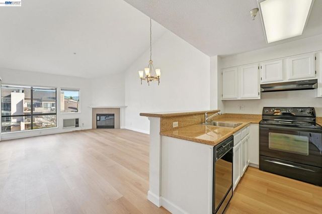 39206 39206 Guardino Dr 310, Fremont, CA 94538