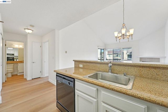 39206 39206 Guardino Dr 310, Fremont, CA 94538