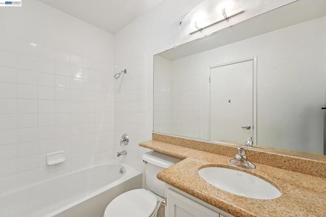 39206 39206 Guardino Dr 310, Fremont, CA 94538