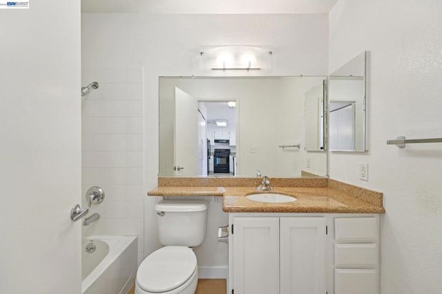 39206 39206 Guardino Dr 310, Fremont, CA 94538