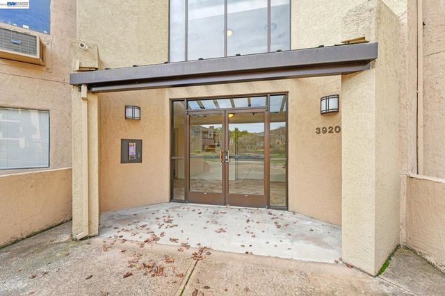 39206 39206 Guardino Dr 310, Fremont, CA 94538