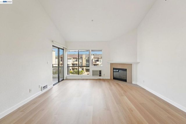 39206 39206 Guardino Dr 310, Fremont, CA 94538