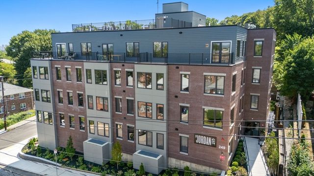 249 Corey Rd 105, Boston, MA 02135
