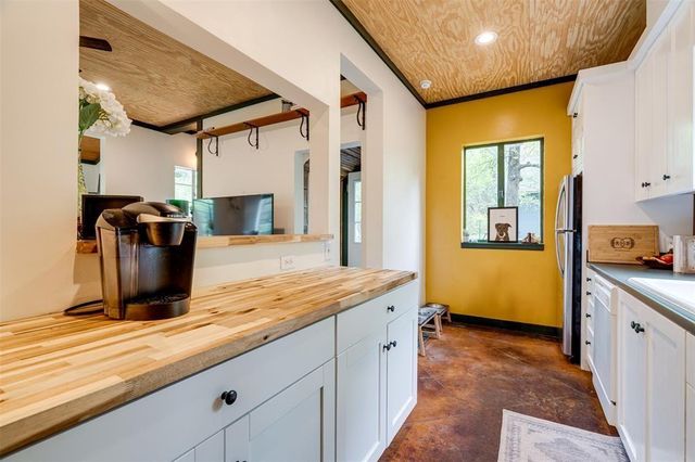 112 Boulder LN, Manor, TX 78653