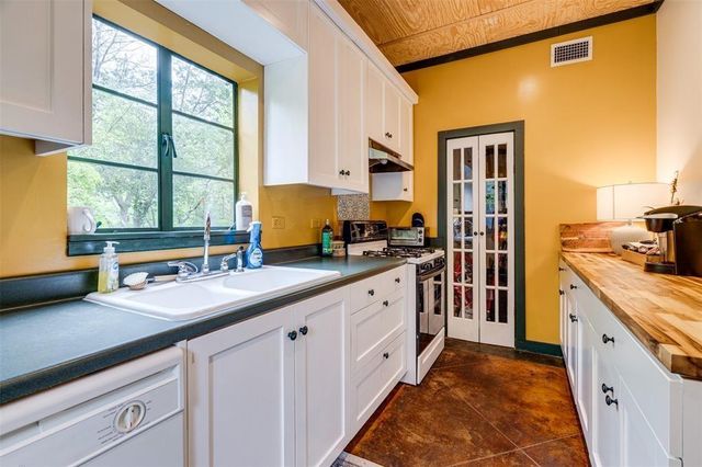 112 Boulder LN, Manor, TX 78653