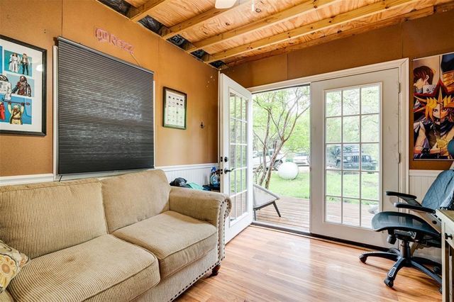 112 Boulder LN, Manor, TX 78653
