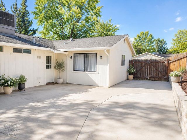 652 Cappella Dr, Diamond Springs, CA 95619