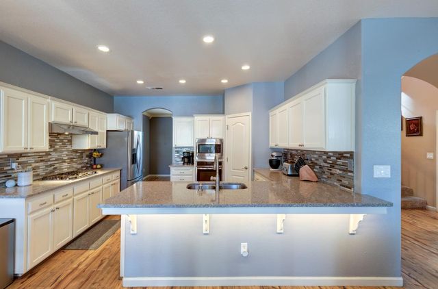 8434 N Savory Way, Fresno, CA 93720