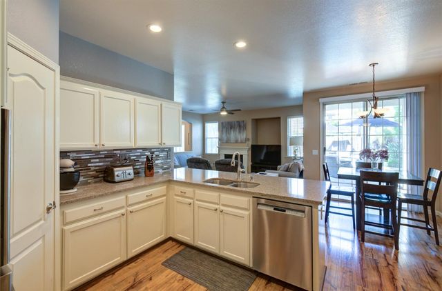 8434 N Savory Way, Fresno, CA 93720