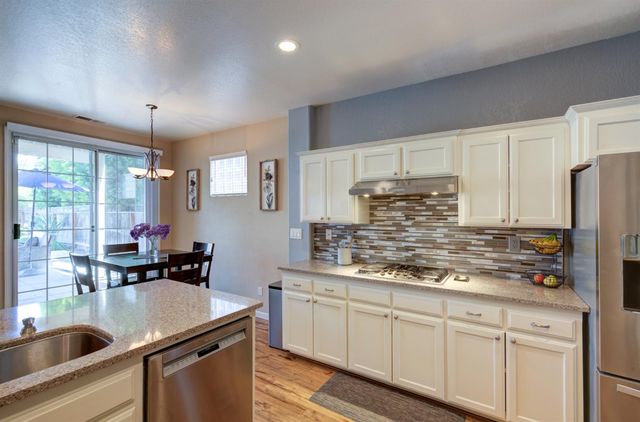 8434 N Savory Way, Fresno, CA 93720