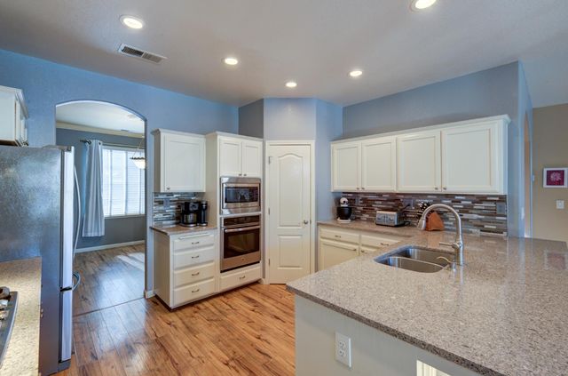 8434 N Savory Way, Fresno, CA 93720