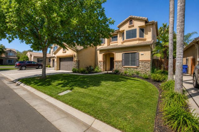 8434 N Savory Way, Fresno, CA 93720