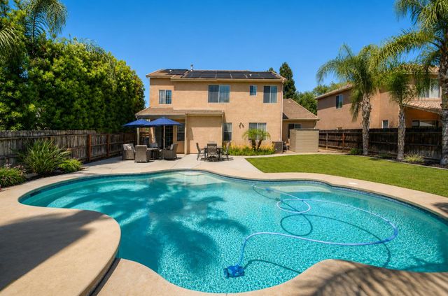 8434 N Savory Way, Fresno, CA 93720