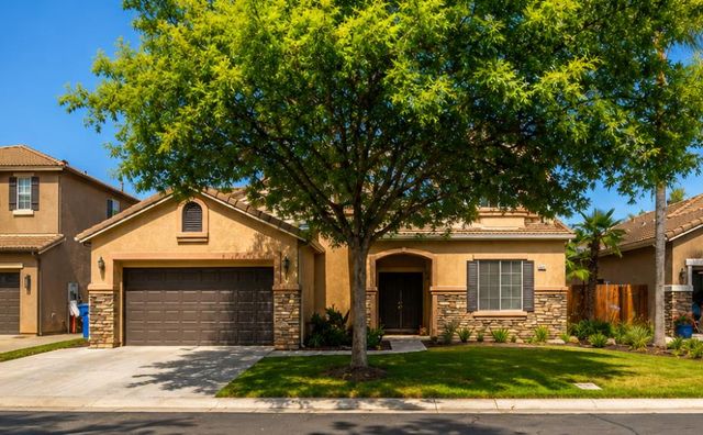 8434 N Savory Way, Fresno, CA 93720