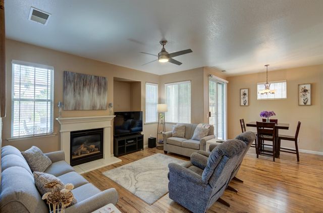 8434 N Savory Way, Fresno, CA 93720