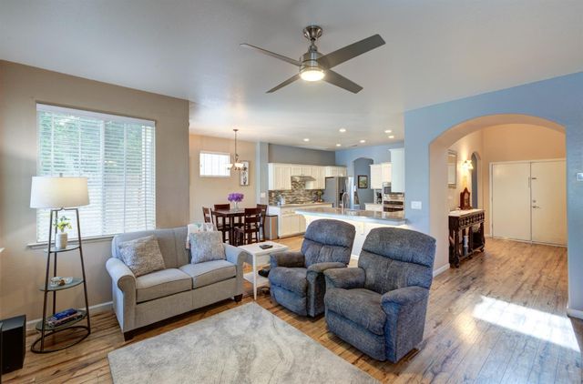8434 N Savory Way, Fresno, CA 93720