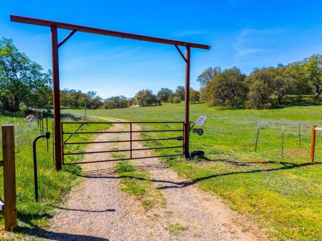 25258 Black Canyon Road, Santa Ysabel, CA 92070