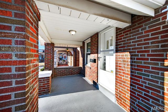 6135 Newport Avenue, St Louis, MO 63116