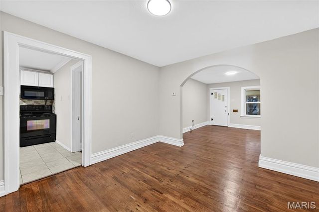 6135 Newport Avenue, St Louis, MO 63116