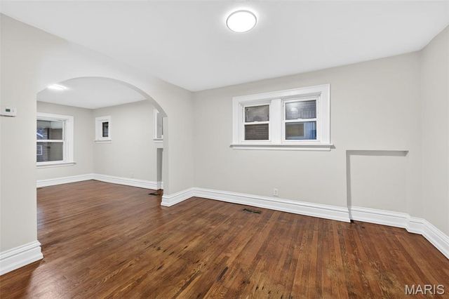 6135 Newport Avenue, St Louis, MO 63116