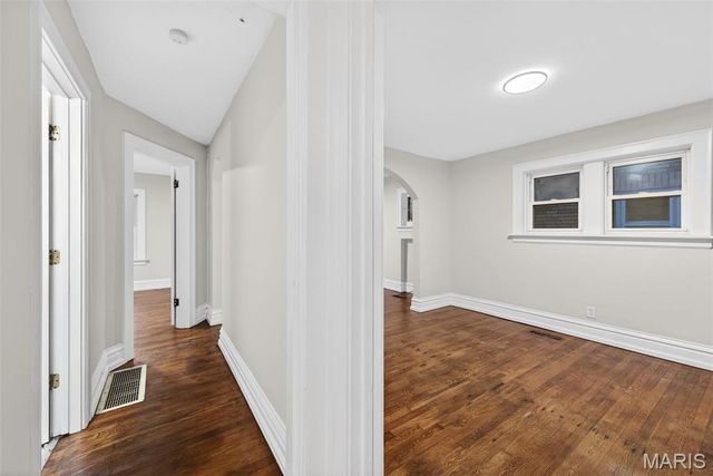 6135 Newport Avenue, St Louis, MO 63116