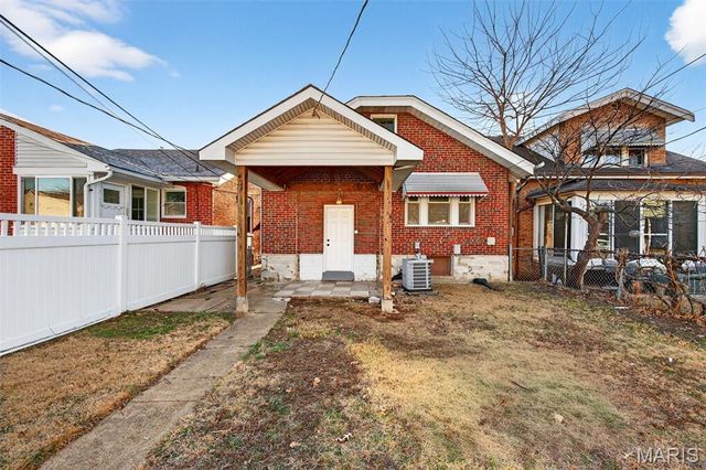 6135 Newport Avenue, St Louis, MO 63116