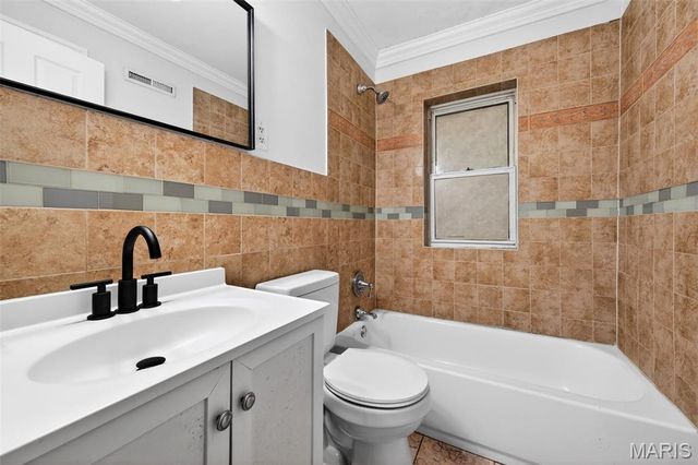 6135 Newport Avenue, St Louis, MO 63116