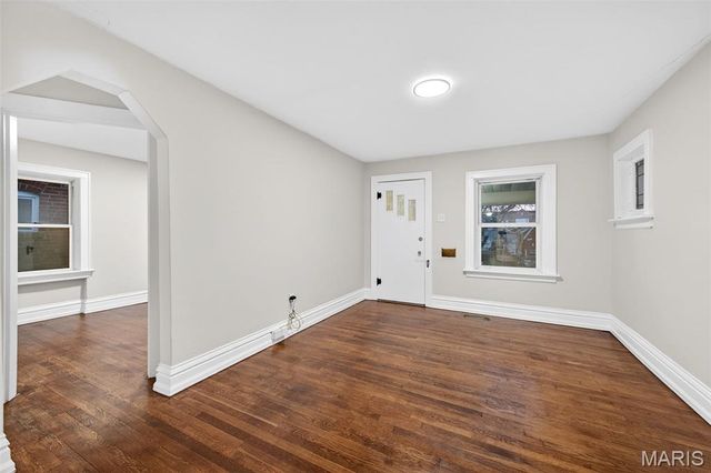 6135 Newport Avenue, St Louis, MO 63116