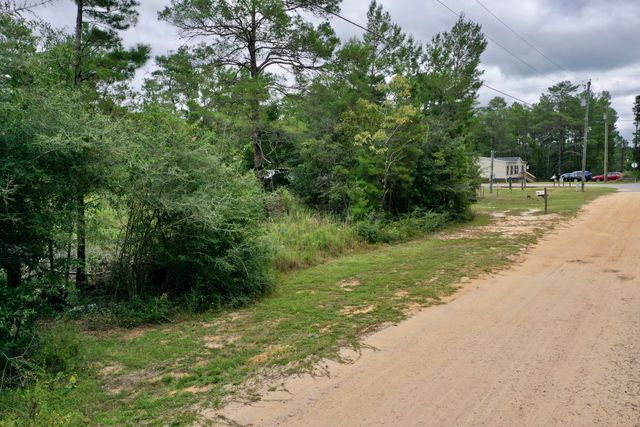 2 W Bluebottle Court, Defuniak Springs, FL 32433