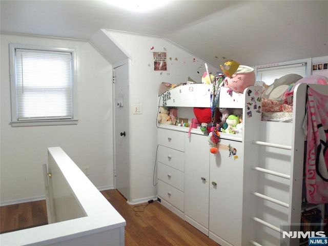 32 Dojean Court, Bergenfield, NJ 07621