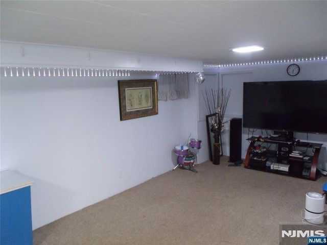 32 Dojean Court, Bergenfield, NJ 07621