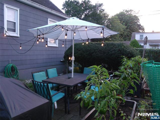 32 Dojean Court, Bergenfield, NJ 07621