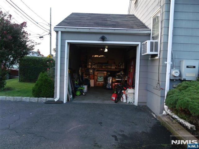 32 Dojean Court, Bergenfield, NJ 07621